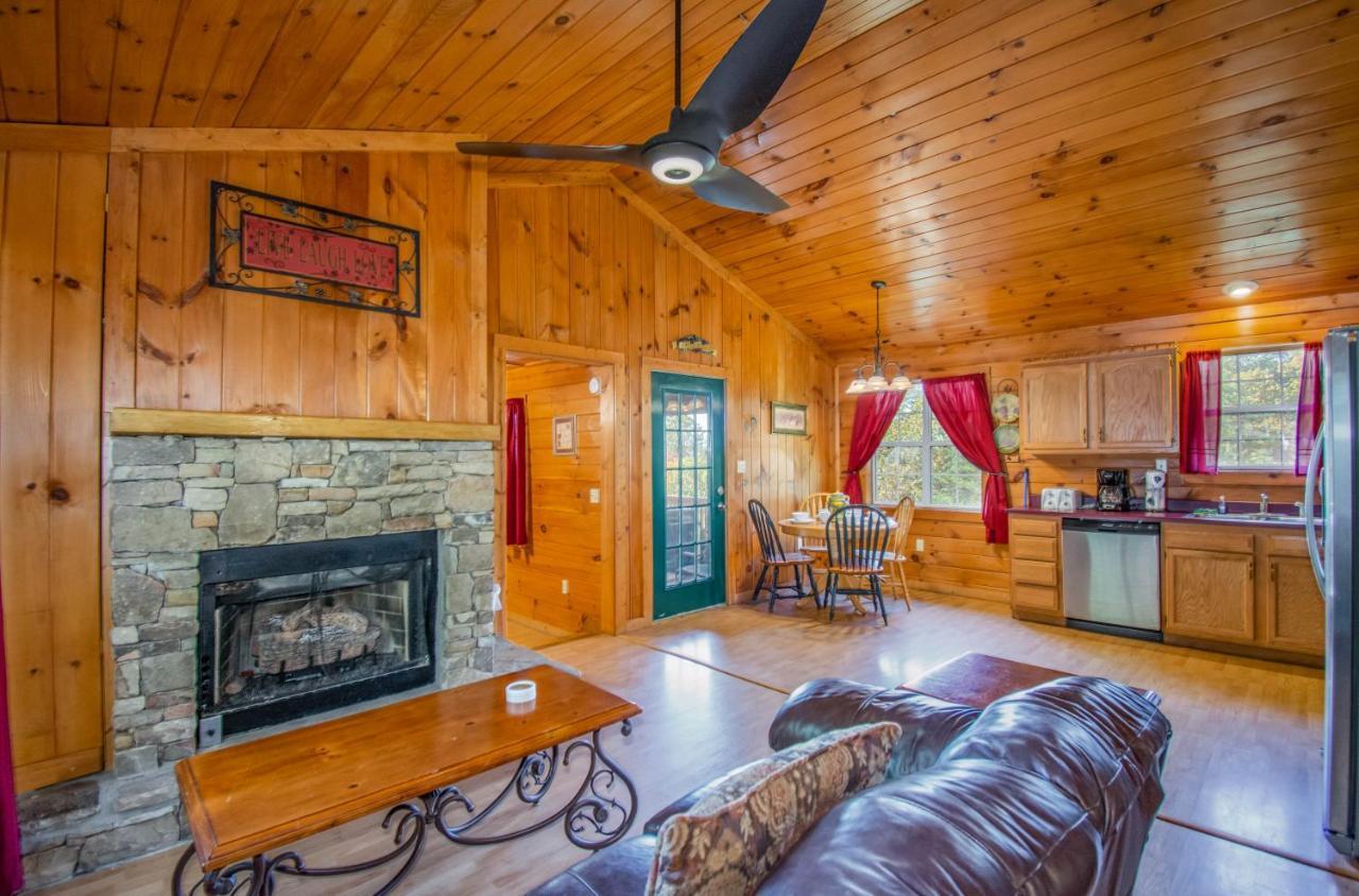 Ladybug Romantic With Mountain Views, Game Room, Close To Dollywood