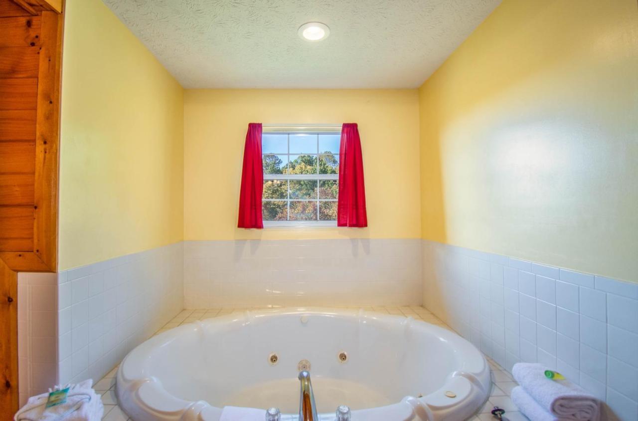 Ladybug Romantic With Mountain Views, Game Room, Close To Dollywood * Sevierville